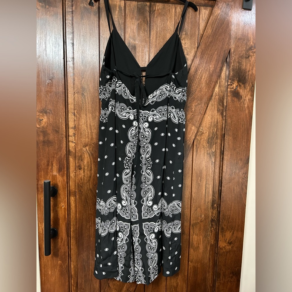Kendall + Kylie Bandana Jumpsuit. Size: Large - Picture 4 of 6